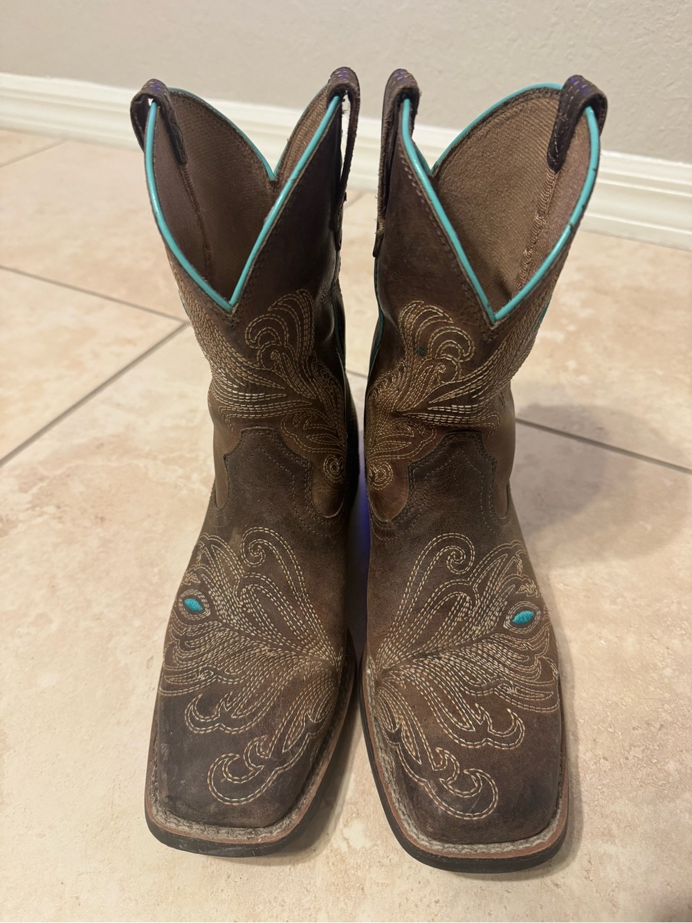Ariat square toe size 4 youth Western Boots with Turquoise Trim